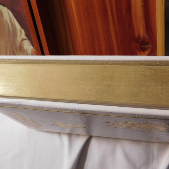 THE HOLY BIBLE Pope John Paul Memorial Edition Catholic Edition in Cedar Box - Picture 10 of 16